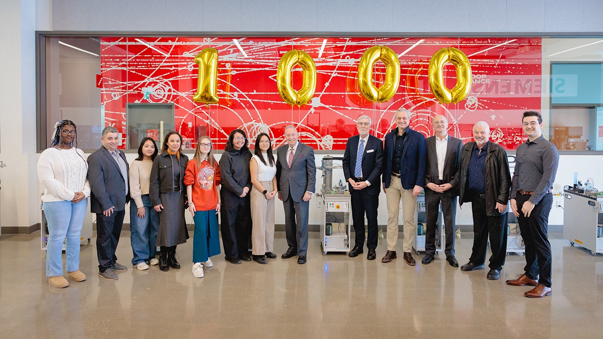 Seneca Polytechnic trở thành cơ sở giáo dục sau trung học đầu tiên ở Canada cấp 1.000 chứng chỉ về cơ điện tử và tự động hóa của Siemens